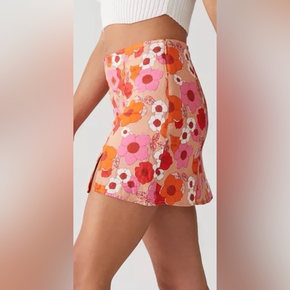 Urban Outfitters Floral Linen Slit Mini Skirt - Picture 2 of 4